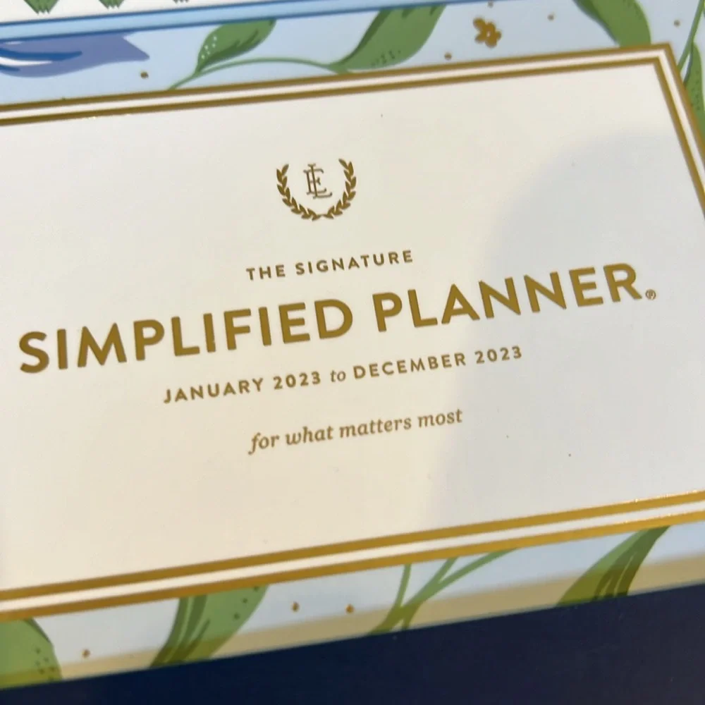 2023 Simplified monthly planner: Sage Silk Scarf